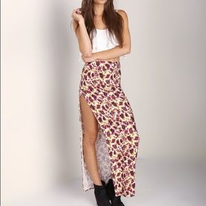 NWOT Novella Royale Viva Skirt Wine Rose, Sz XS